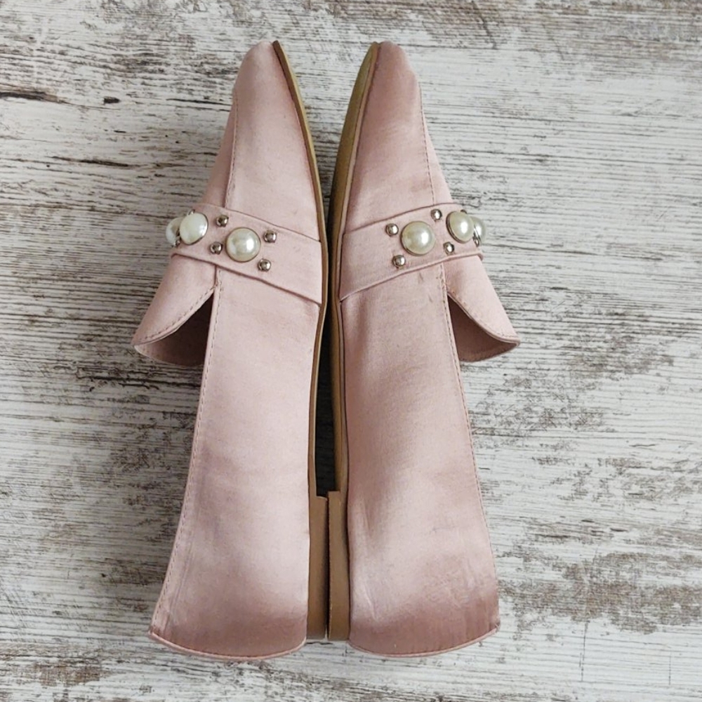 🟨ShoeDazzle Lt Pink Satin Pearl Silver Stud Flat..Super Cute🥰 - Picture 12 of 16